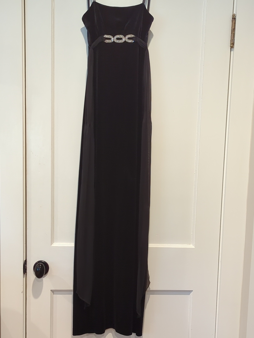 vintage 1990s black velvet formal gown by the clothing brand Roberta Size Medium
